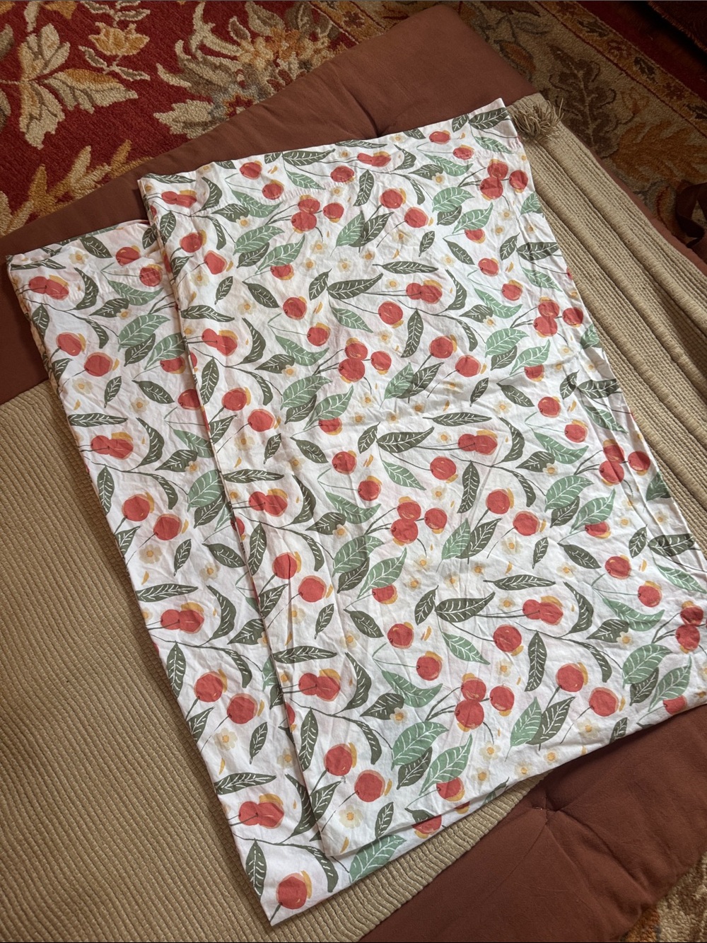 Garnet Hill organic cotton Vintage Cherries 🍒  percale pillow cases standard NEW